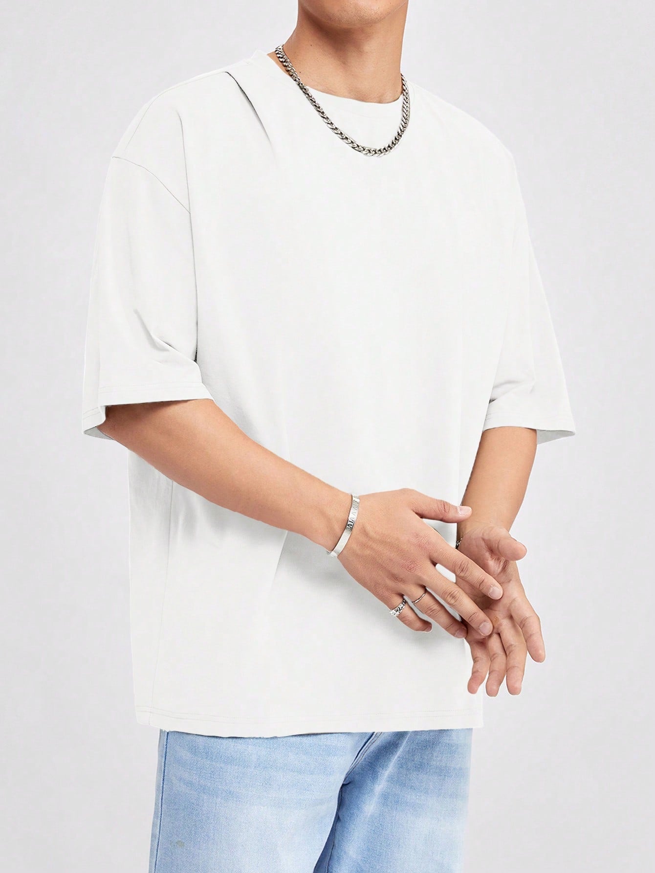 ESSENTIALS OVERSIZE T-SHIRT